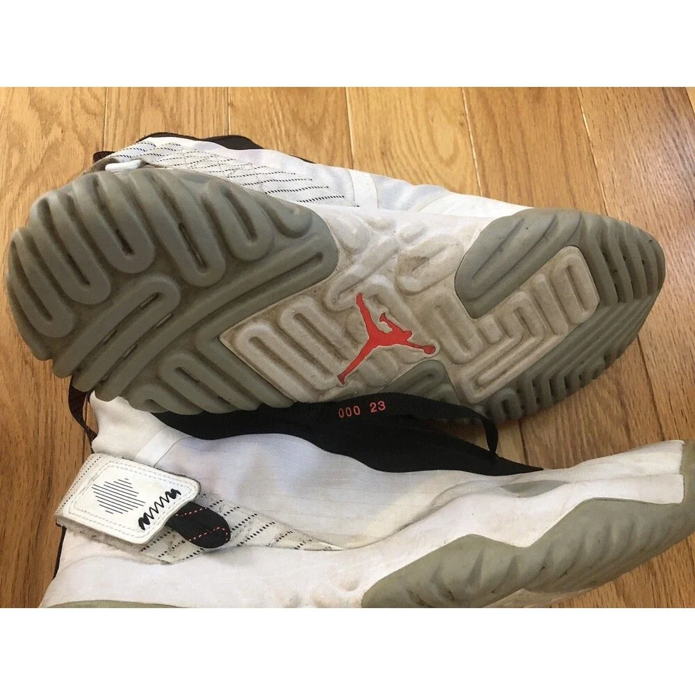 Nike Air Jordan size 11.5 Jumpman React Basketball Shoes White Black CI3794-100